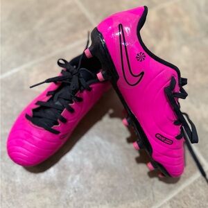 Nike Kids' 1.5Y Tiempo Legend 10 Club FG Soccer Cleats
